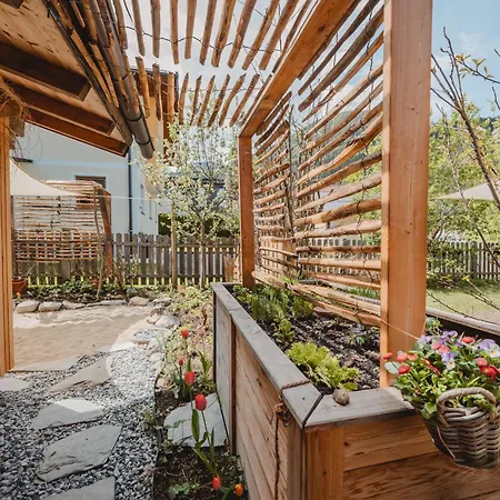Garden Apartment *
